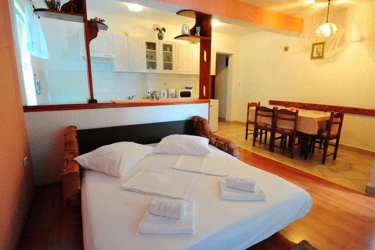 Apartmani Margeta Rab Town Buitenkant foto